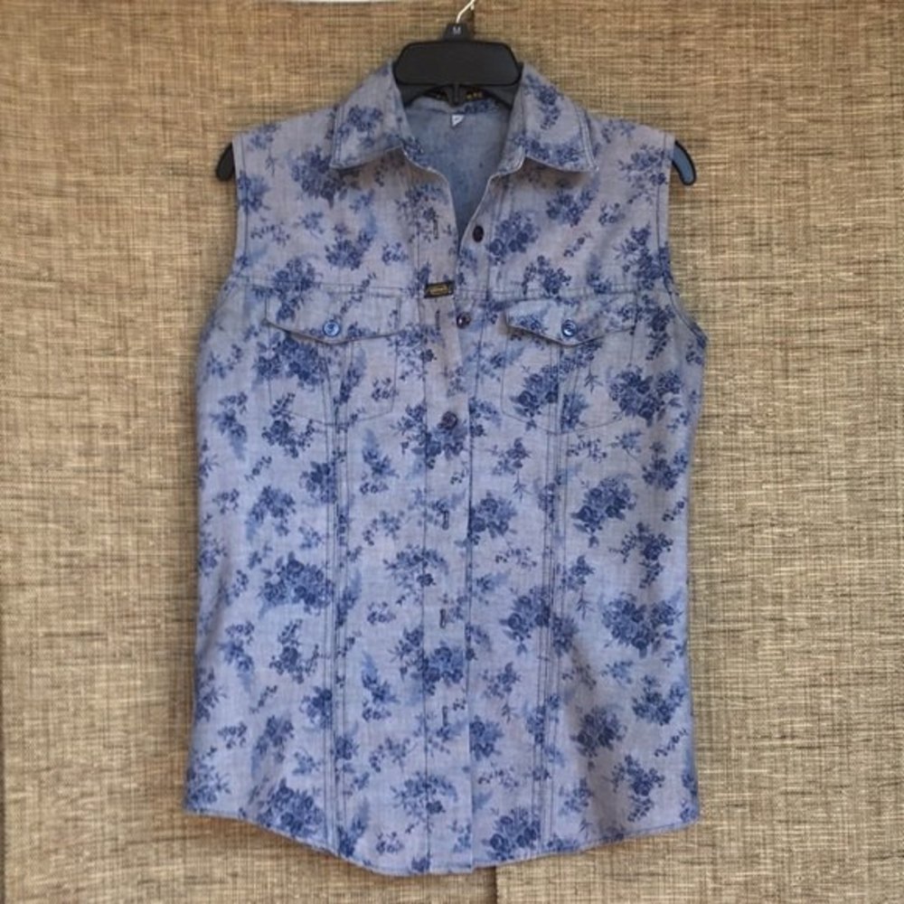 Marithe Girbaud Francois sleeveless button down shirt size M.